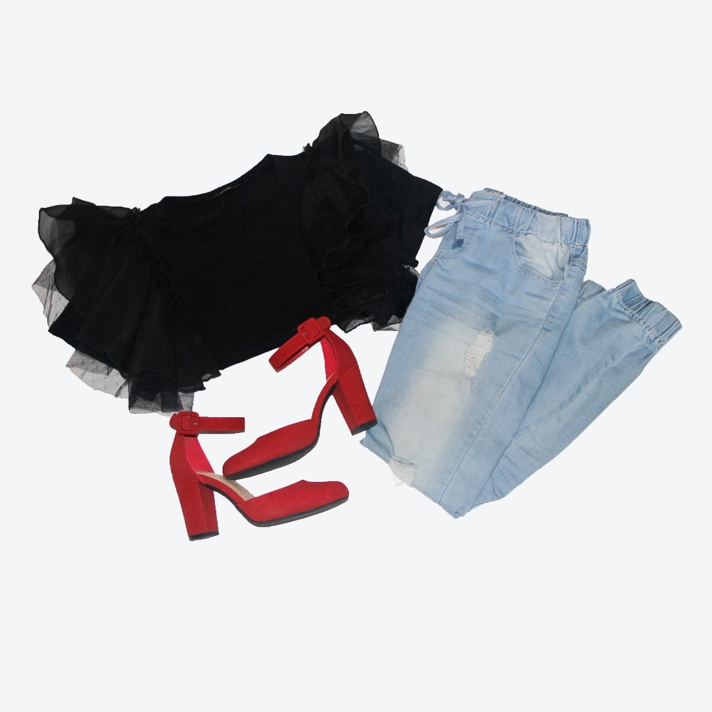 ♡ontwelth black blouse♡
◇size S